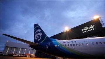 Eine Boeing 737-9 Max von Alaska Airlines auf dem Seattle-Tacoma International Airport.