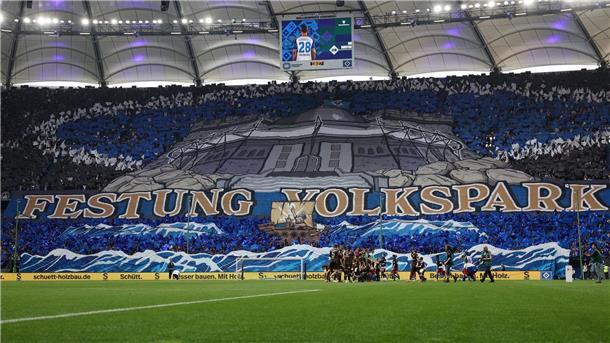 Duell um Stadtherrschaft: HSV und St. Pauli im Derby-Fieber Eine Choreographie beim letztmaligen Aufeinandertreffen des HSV und FC St. Pauli im Mai 2024. (Archiv)