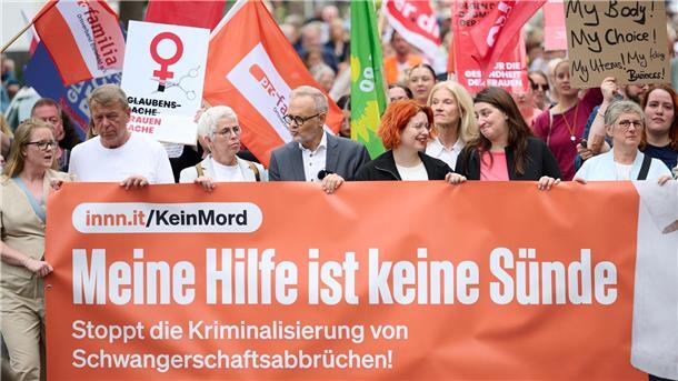 Eine Demo vor der Verhandlung hatte einigen Zulauf