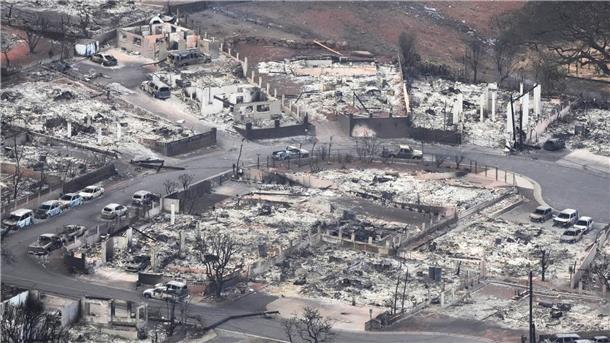 Deutscher auf Maui: „Wir sind gerade noch rausgekommen“ Eine durch einen Waldbrand zerstörte Gegend in Lahaina. Auf der kleinen Insel Maui im US-Bundesstaat Hawaii herrscht aufgrund verheerender Busch- und Waldbrände der Ausnahmezustand.