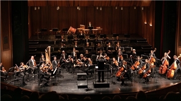 Philharmonisches Orchester Bremerhaven beim 2. Sinfoniekonzert "Grenzgänge"