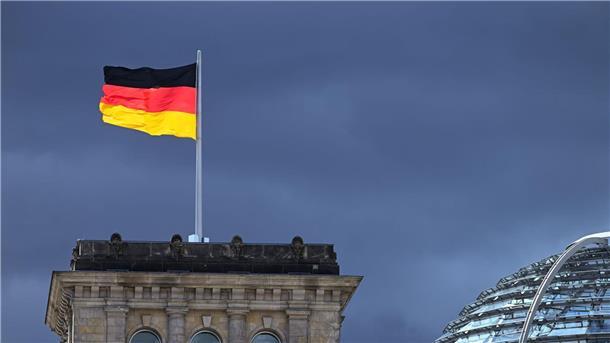 Eine Flagge auf dem Reichstag: 2020 wurde das Gebäude gestürmt.