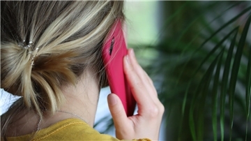 Eine Frau aus Tarmstedt (Symbolfoto) erhält einen Schockanruf: Am Telefon ihr 12 Jahre alter Sohn, der weint und von einer Notsituation berichtet.