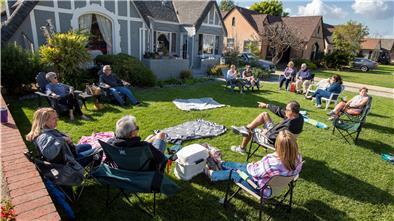Eine Gartenparty ist wieder möglich – allerdings nur mit maximal 50 Personen und unter Einhaltung der Abstands- und Hygieneregeln.