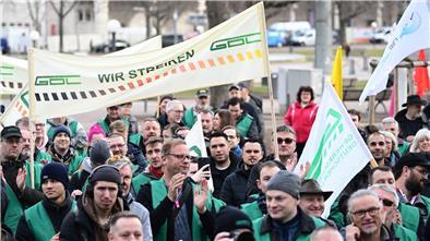 Eine GDL-Kundgebung auf dem Schloßplatz in Stuttgart.
