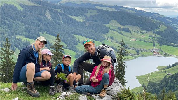 Höhenwanderung der Familie van Wyk mit Blick auf den Schwarzsee