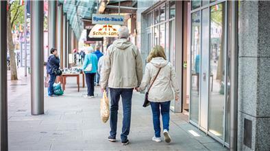 Eine Innenstadt hat nicht nur die Funktion der Versorgerin, sondern auch die des sozialen Treffpunktes. Frequenzbringer ist nicht mehr der Einzelhandel, sondern das Erlebnis.