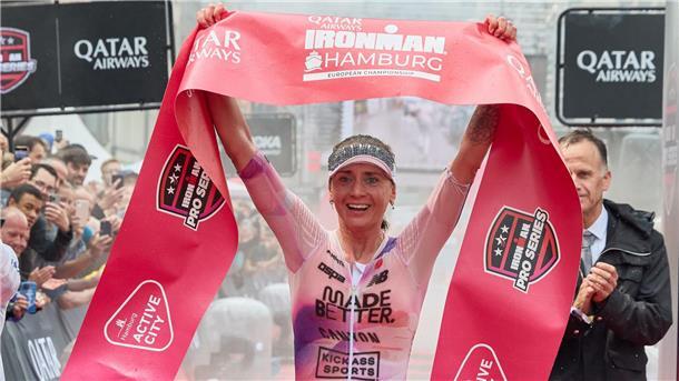 Showdown für Philipp in Kona: „Wäre krasse Krönung“ Eine jubelnde Laura Philipp - die Bilder wiederholen sich.