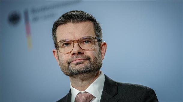 Buschmann: Kennzeichnungspflicht für KI-Bilder Eine Kennzeichnung steht kreativer Arbeit nicht im Weg, findet Marco Buschmann.