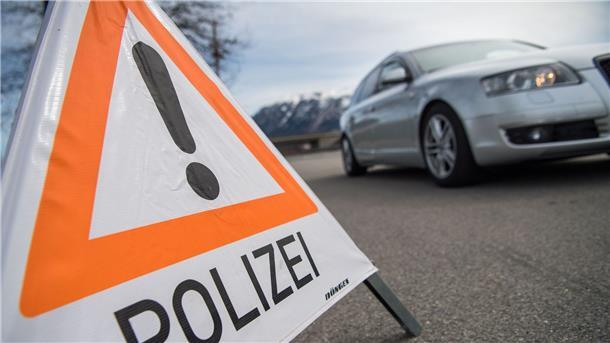 Eine Kontrollstelle der Polizei an der A8 nahe Berchtesgaden.