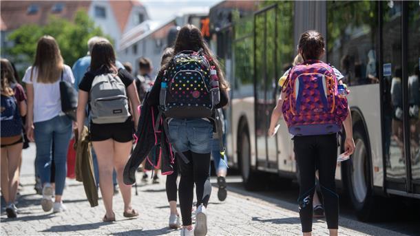 Eine kostenlose ÖPNV-Beförderung für alle Schüler in der Wesermarsch fordern Kreiselternrat und Kreisschülerrat.
