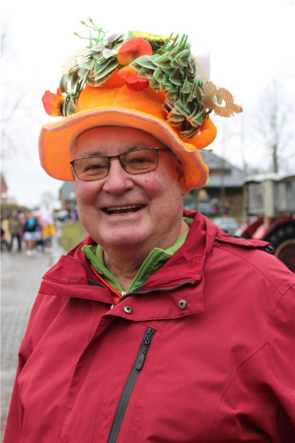 Eine kunterbunte Kopfbedeckung.