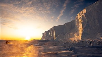 Atka-Bucht mit Eis in der Antarktis