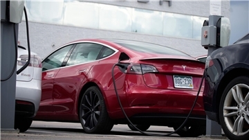 Eine Model-3-Limousine von Tesla.