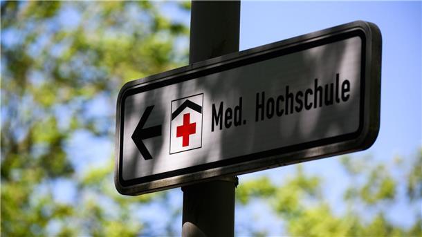 MHH: Neue Tumor-OP rettet Krebspatientin das Leben Eine nach MHH-Angaben weltweit erste OP mit neuer Technik rettete einer Krebspatientin das Leben. (Symbolbild)