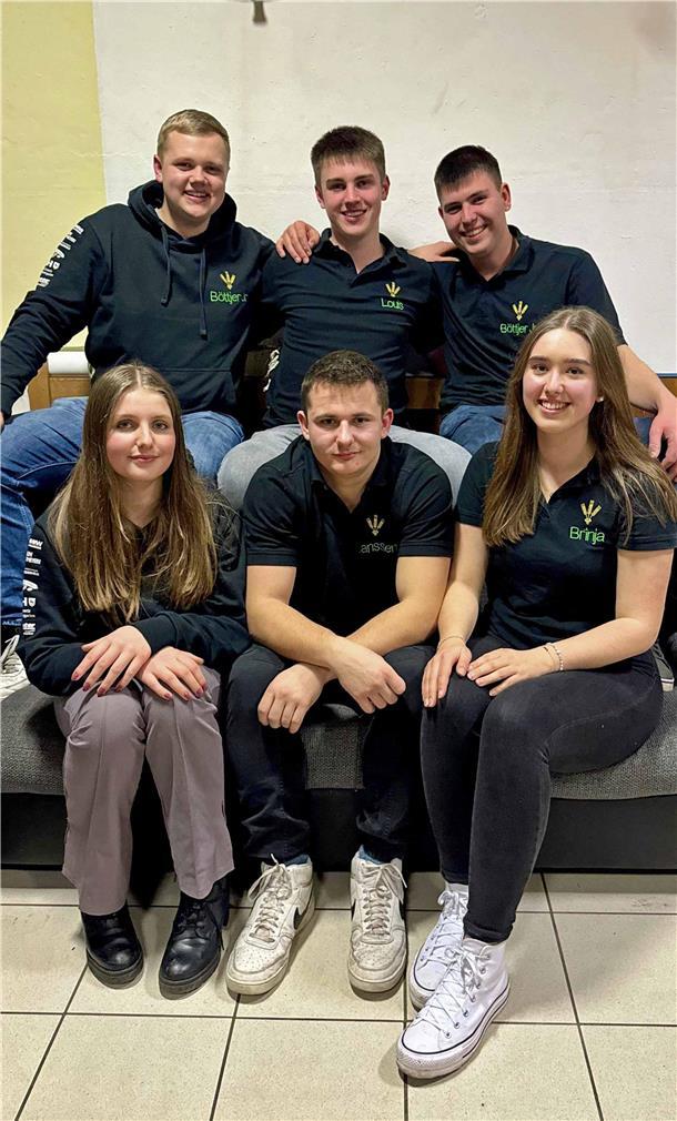 Komplett neue Spitze der Landjugend gewählt  Eine neue Führungsspitze wurde auf der Jahreshauptversammlung der Landjugendgruppe Driftsethe gewählt (vorn, von links): Evje Grube, Felix Janssen, Brinja Tienken; (hinten, von links): Julian Walinski, Louis Kronschnabel und Niklas Neese.