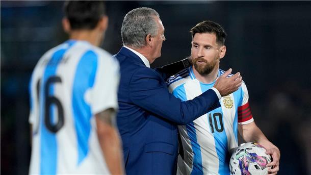 Niederlage für den Weltmeister: Messi sauer auf Referee Eine Niederlage für den Weltmeister