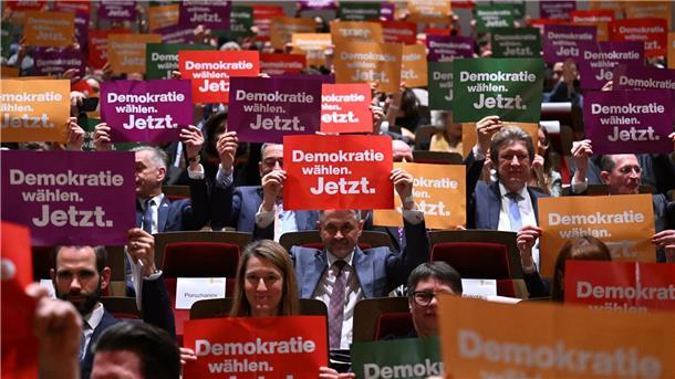 Eine offizielle Demokratie-Aktion bei der Eröffnung der Leipziger Buchmesse.