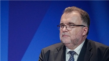 „Eine politische Bewegung, die die Wende rückwärts zu Nationalismus beschwört, ist schädlich für dieses Land: für die Wirtschaft und für Ansehen und Erfolg Deutschlands im globalen Kontext“, sagt BDI-Präsident Siegfried Russwurm.