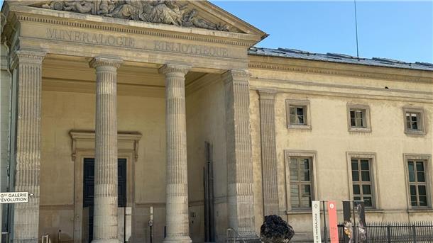 Seltene Goldnuggets aus Pariser Naturkundemuseum gestohlen Eine Reinigungskraft hat den Diebstahl entdeckt.