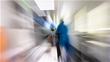 Eine Sepsis ist ein medizinischer Notfall, der so schnell wie möglich behandelt werden muss. (Archivbild)