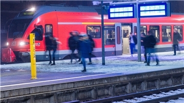 Eine Sprecherin der Bundespolizei über den Vorfall: „Ein absolutes Glück, dass sie nicht eingeklemmt wurde.“ (Symbolbild)
