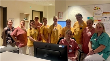 Nordenham: Darum haben Azubis jetzt zwei Stationen der Helios-Klinik geleitet Gruppe mit zehn Frauen und einem Mann