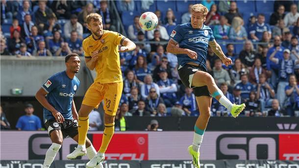 Eine Szene mit Symbolcharakter: Das Spiel zwischen Bielefeld und Dresden war oftmals ausgeglichen.