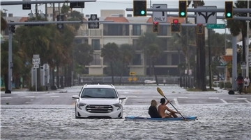 Eine überflutete Straße in St. Pete Beach (Florida).