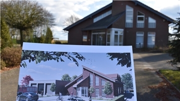 Eine Visualisierung des Architekten zeigt, wie das Feuerwehrhaus in Seefeld aus im Innern umgebauter ehemaliger Raiffeisenbank und neuem Anbau aussehen wird.
