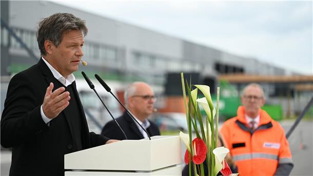 Habeck am Rednerprult