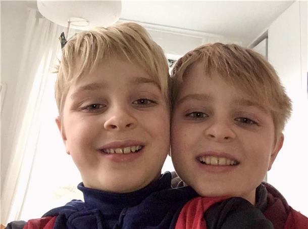 Acht Gehirntumore in zehn Jahren: Familie kämpft um das Leben ihres Sohnes (13) Eineiige Zwillingsbrüder: Nathanael (links) und Nicolas.