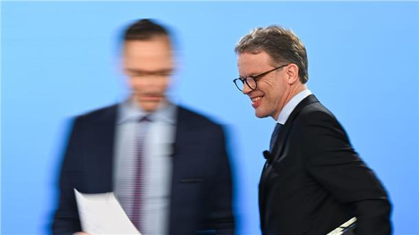Mehr Boni für Deutsche-Bank-Vorstand Einer der Spitzenverdiener im Dax: Deutsche-Bank-Chef Christians Sewing. (Archivbild)