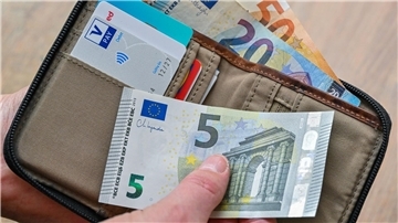 Einer IfW-Studie zufolge könnten Parteien am rechten und linken Rand bei der Bundestagswahl allein wegen der zuletzt unerwartet hohen Inflation und wegen der schwierigen wirtschaftlichen Lage mit einem Stimmenplus von rund zwei Prozentpunkten rechnen. (Symbolbild)