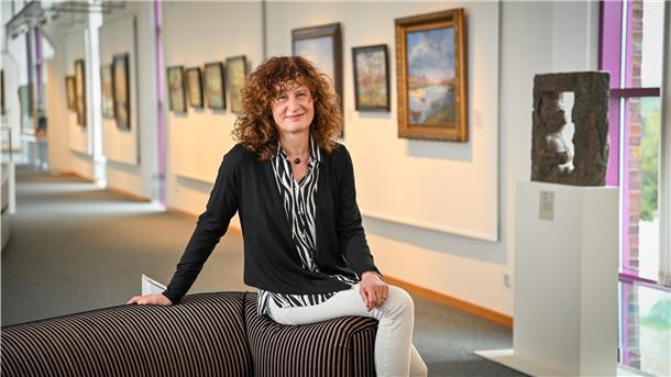 Einer ihrer Lieblingsplätze im Historischen Museum war stets die Gemäldegalerie. Jetzt verabschiedet sich Dr. Anja Benscheidt in die passive Phase der Altersteilszeit. Foto Scheschonka