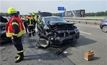 Eines der verunfallten Fahrzeuge auf der A 1 bei Posthausen.