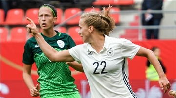 Eines ihrer letzten Tore im Trikot der Deutschen Frauen-Fußball-Nationalmannschaft schoss Tabea Kemme vor etwas mehr als drei Jahren im WM-Qualifikationsspiel gegen Slowenien. Insgesamt erzielte die gebürtige Geversdorferin in 47 Länderspielen sechs Tore.