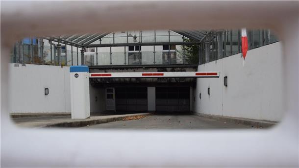 Das Bild zeigt die Einfahrt Poststraße in die Nordenhamer Tiefgarage.