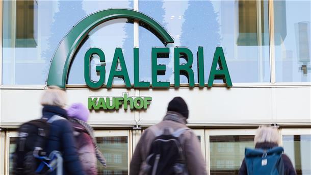SPD-Experte: Galeria-Warenhäuser brauchen neue Mietverträge Eingang des Kaufhauses Galeria Karstadt Kaufhof.