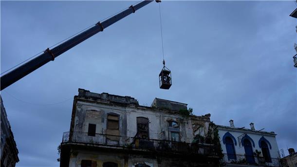 Tödlicher Hauseinsturz in Havannas Altstadt Einheiten der Feuerwehr sind in Havanna im Einsatz, nachdem ein Haus teilweise eingestürzt ist.