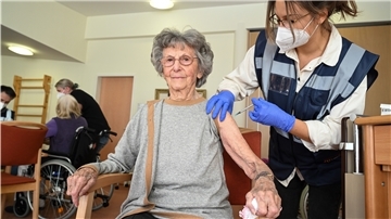 Einheitliche Lockerungen für geimpfte Bewohner von Seniorenheimen lassen weiter auf sich warten. In Bremerhaven und im Cuxland müssen die Einrichtungen in Abstimmung mit den Gesundheitsämtern eigene Lösungen erarbeiten.