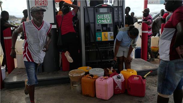 Nach Hurrikan „Melissa“: Ärzte in Jamaika am Limit Einige Tankstellen auf Jamaika haben nur noch wenig Kraftstoff.