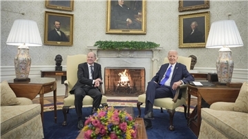 Einigkeit im Oval Office: Bundeskanzler Olaf Scholz (l) und US-Präsident Joe Biden halten weitere Militärhilfe für die Ukraine für alternativlos.