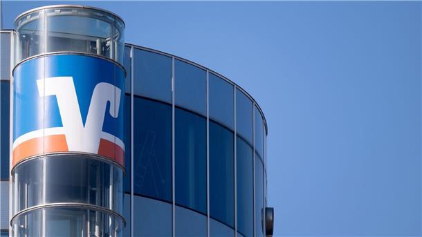 Mehr Geld für Beschäftigte von Volksbanken Einigung auf neuen Tarifvertrag: Gehaltssteigerung in drei Stufen. (Archivbild)