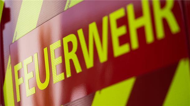 Leitung beschädigt: Gas strömt in Geestemünder Mehrfamilienhaus aus Feuerwehr