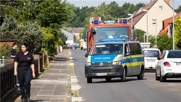500-Kilo-Fliegerbombe in Hannover gesprengt Einsatzkräfte von Feuerwehr und Polizei kontrollieren das Evakuierungsgebiet in Hannover. Die Zehn-Zentner-Fliegerbombe aus dem Zweiten Weltkrieg ist gesprengt worden.