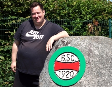 Einst spielte Christian Hilck fünf Jahre beim VfL Stade unter Ex-Profi Dirk Dammann, ehe er zurück zum BSC ging und als Spielmacher agierte. Heute setzt der 37-Jährige als Trainer bei den Grün-Roten nachhaltige Duftmarken.