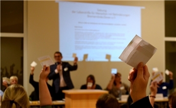 Einstimmige Satzungsänderung: Die „zeitverschobenen Amtsdauern“ der Vorsitzenden sowie von zwei weiteren Vorstandsmitgliedern wurden auf der Versammlung angenommen.