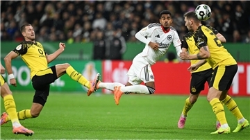 BVB gewinnt Elfmeterkrimi in Frankfurt - Wolfsburg raus Eintracht Frankfurt und Borussia Dortmund lieferten sich einen Pokal-Fight.