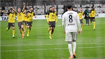 Eintracht-Boss fordert früheren VAR-Einsatz im DFB-Pokal Eintracht Frankfurts Aufsichtsratssprecher Axel Hellmann fordert einen früheren VAR-Einsatz im DFB-Pokal.